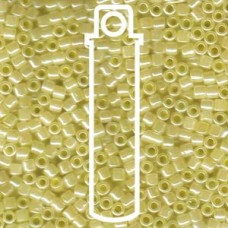 Delica 8/0 Lined Crys Pale Yellow Luster Apx 6.8gm (DBL-0232) Delica 8/0 Lined Crys Pale Yellow Luster Apx 6.8gm (DBL-0232)